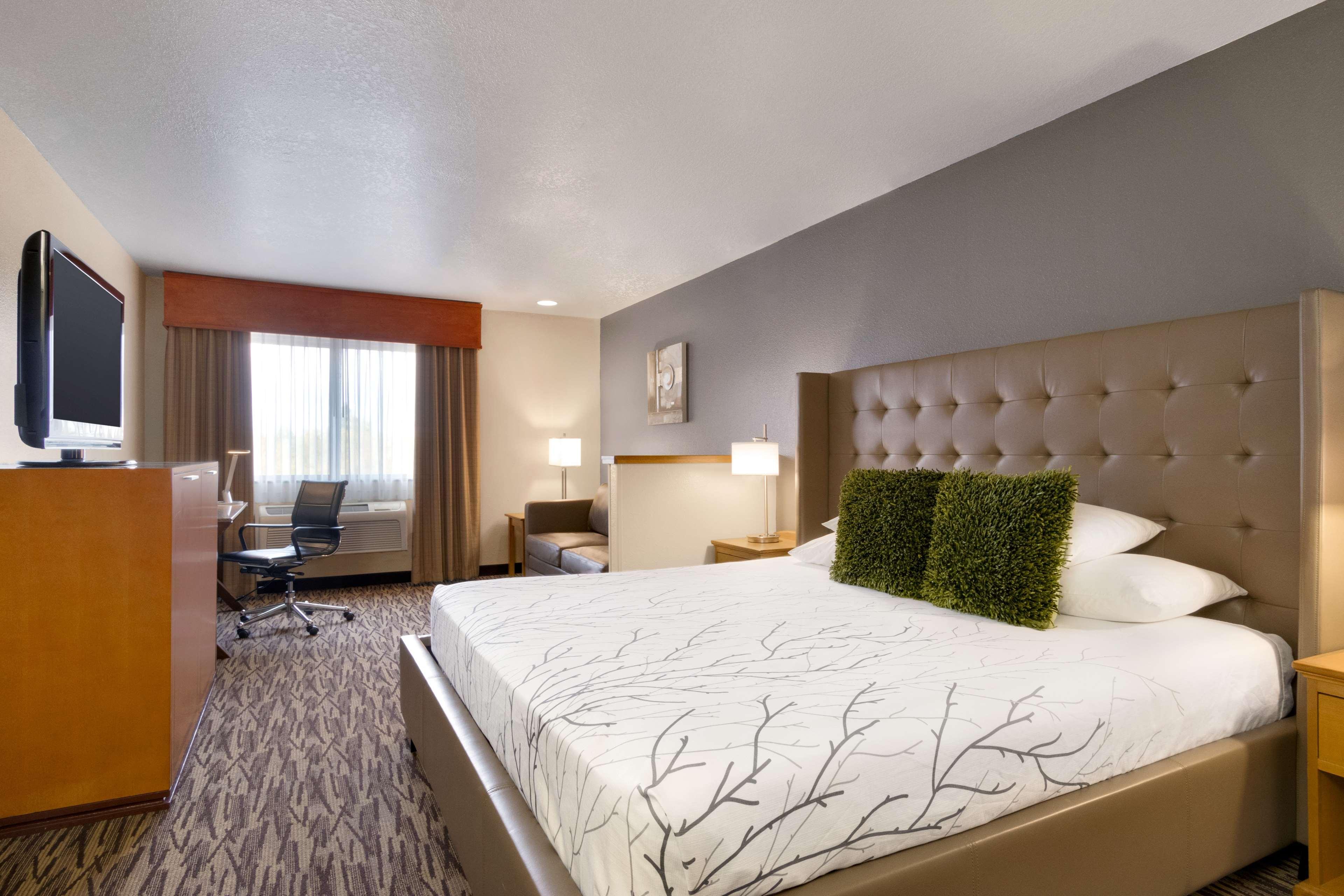 Best Western PLUS Peppertree Airport Inn Airway Heights Exterior foto