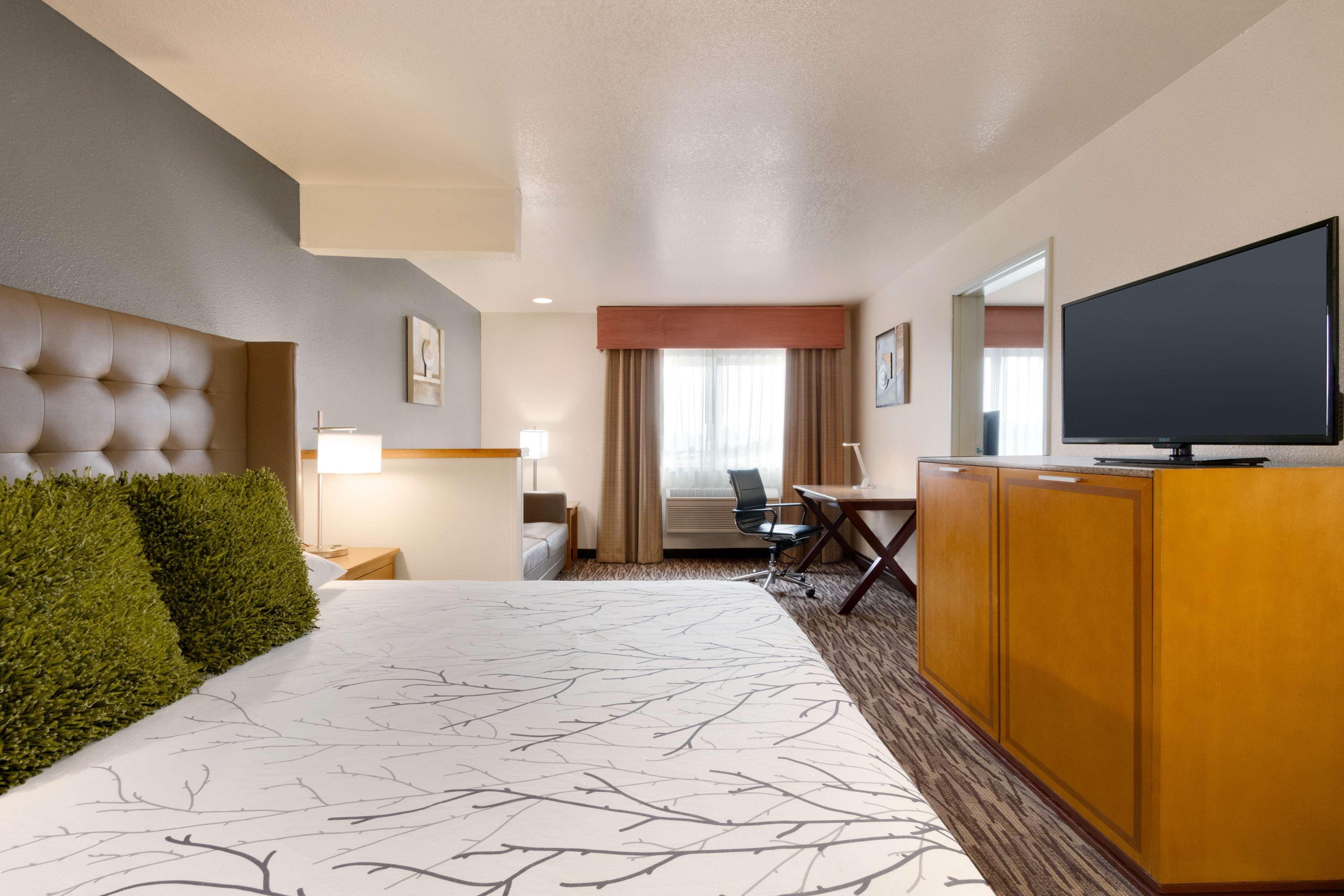 Best Western PLUS Peppertree Airport Inn Airway Heights Exterior foto